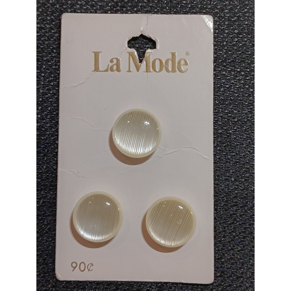 La Mode Vintage White Pearlescent Buttons 5/8 Inch Size 24 Japan 35617 3ct